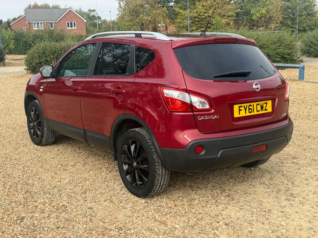 Nissan Qashqai N-tec Red #4