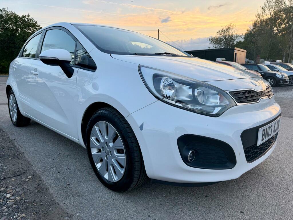 Kia RIO 2 White