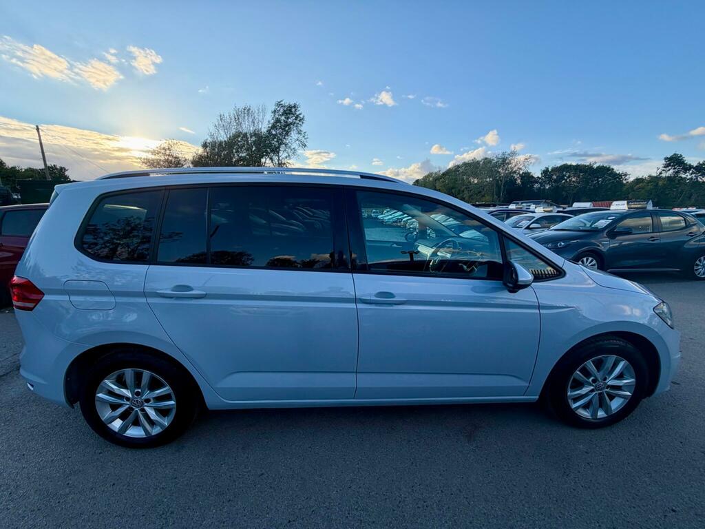Volkswagen Touran Mpv Black #15