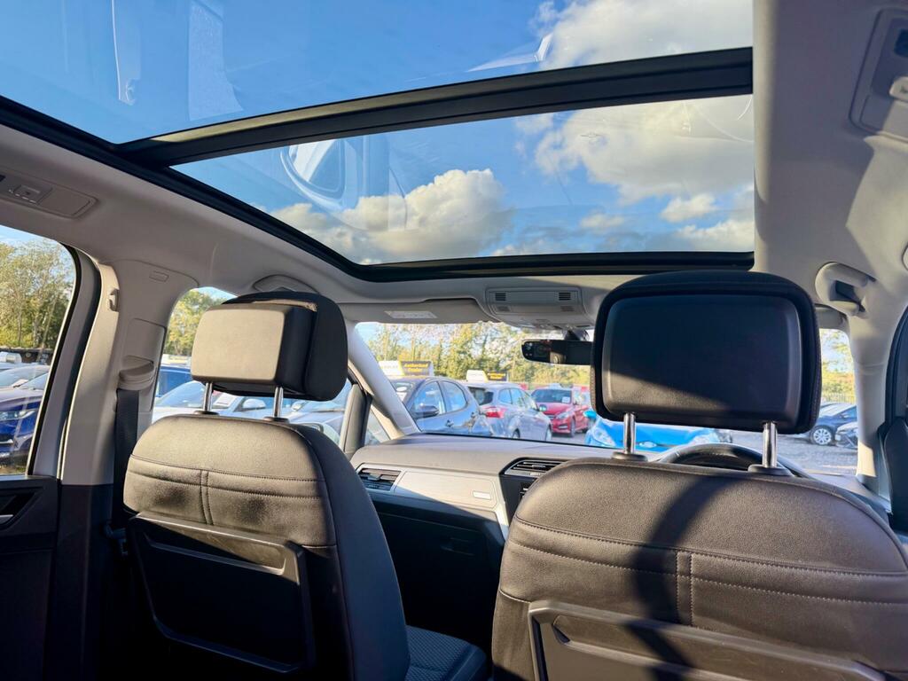 Volkswagen Touran Mpv Black #31
