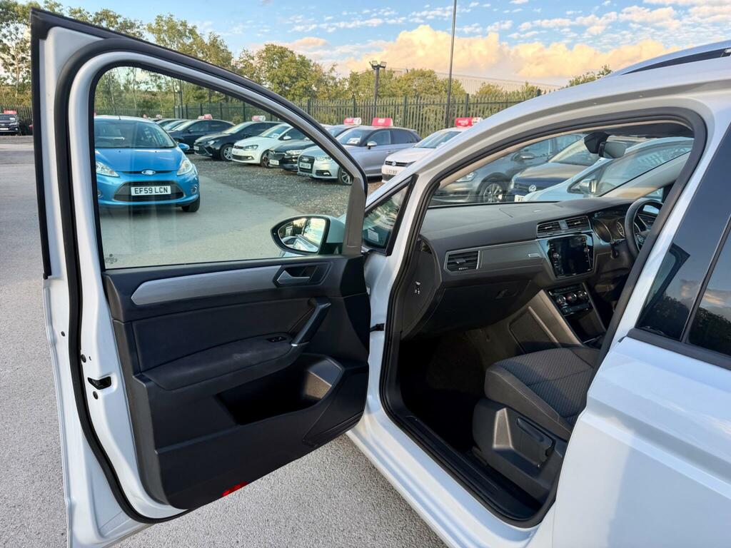 Volkswagen Touran Mpv Black #38