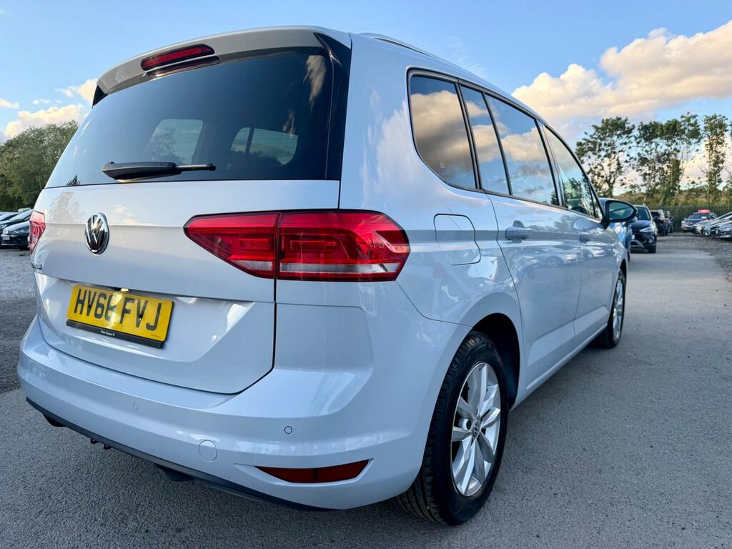 Volkswagen Touran Mpv Black #18