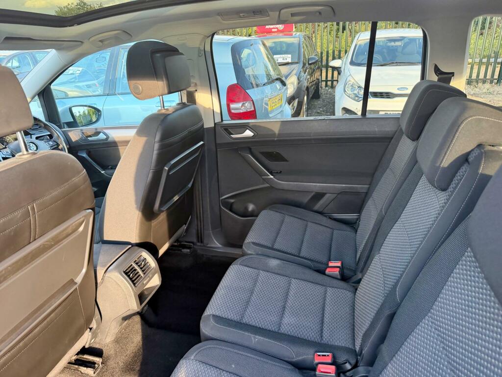 Volkswagen Touran Mpv Black #29