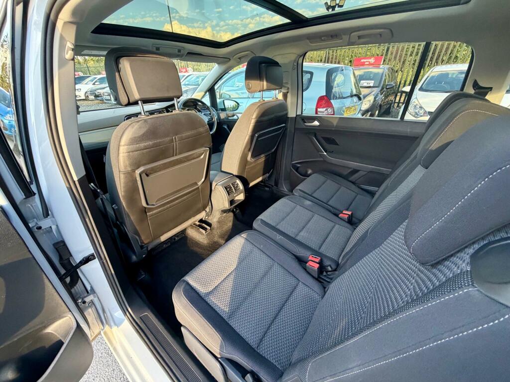 Volkswagen Touran Mpv Black #28