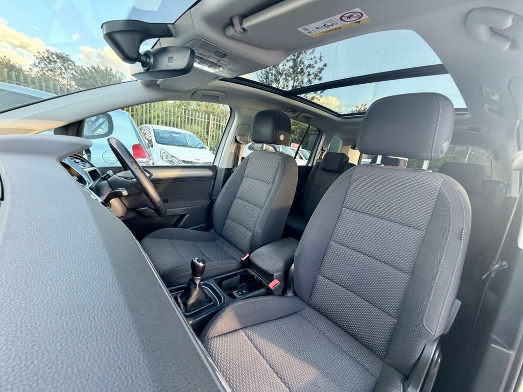 Volkswagen Touran Mpv Black #60