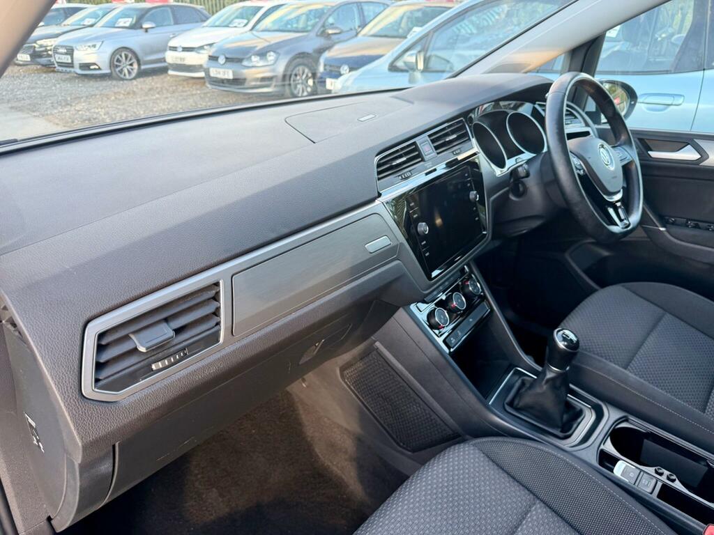 Volkswagen Touran Mpv Black #19