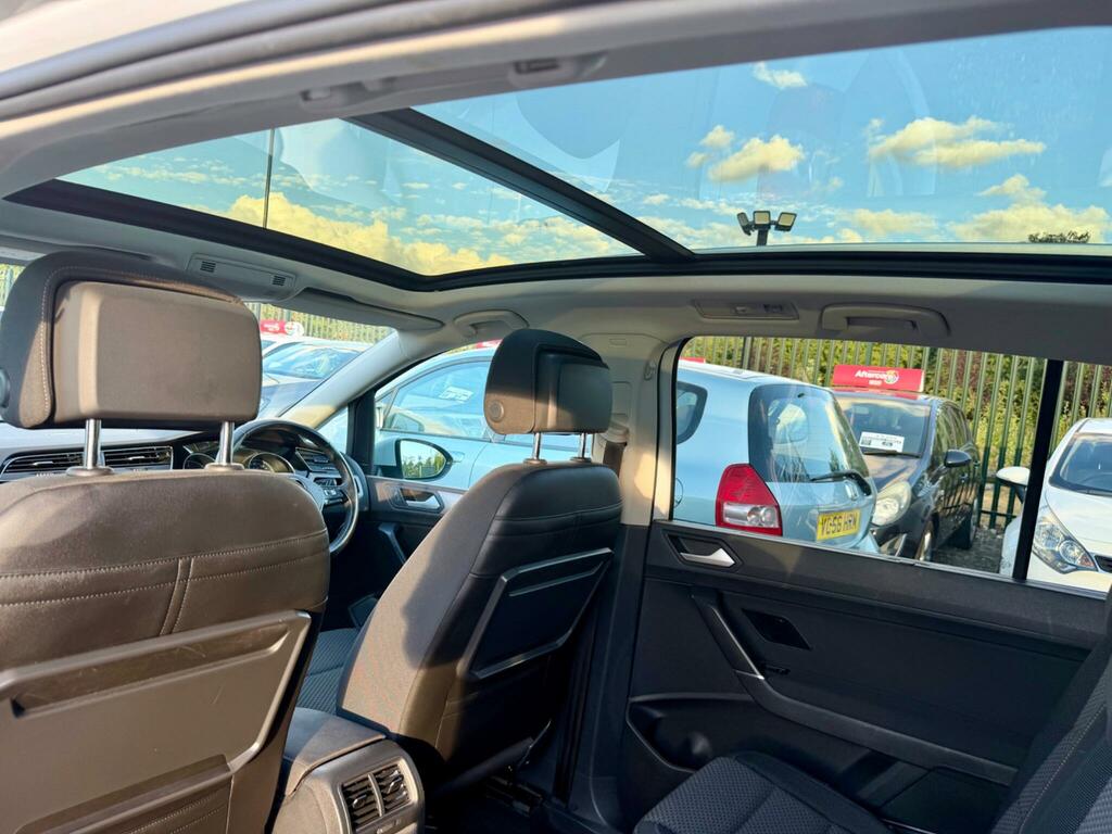 Volkswagen Touran Mpv Black #26