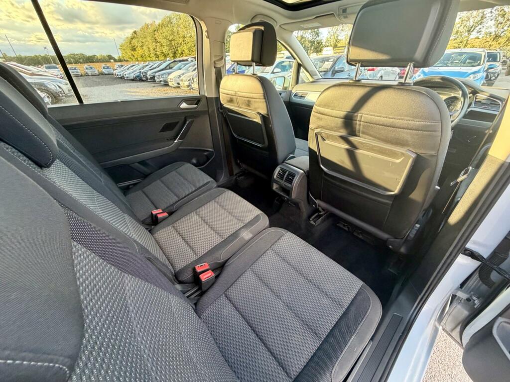 Volkswagen Touran Mpv Black #36