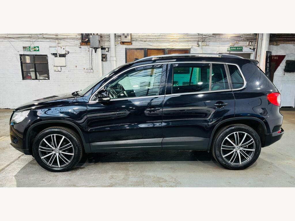 Volkswagen Tiguan 2L Se Black #8