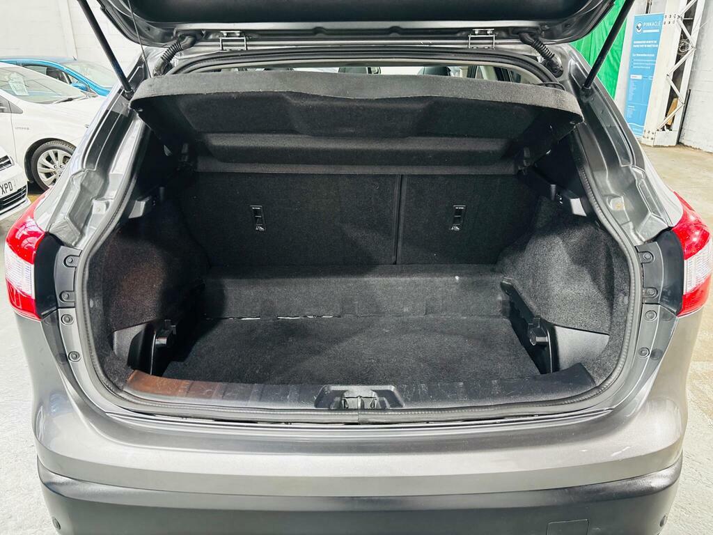 Nissan Qashqai Tekna White #25