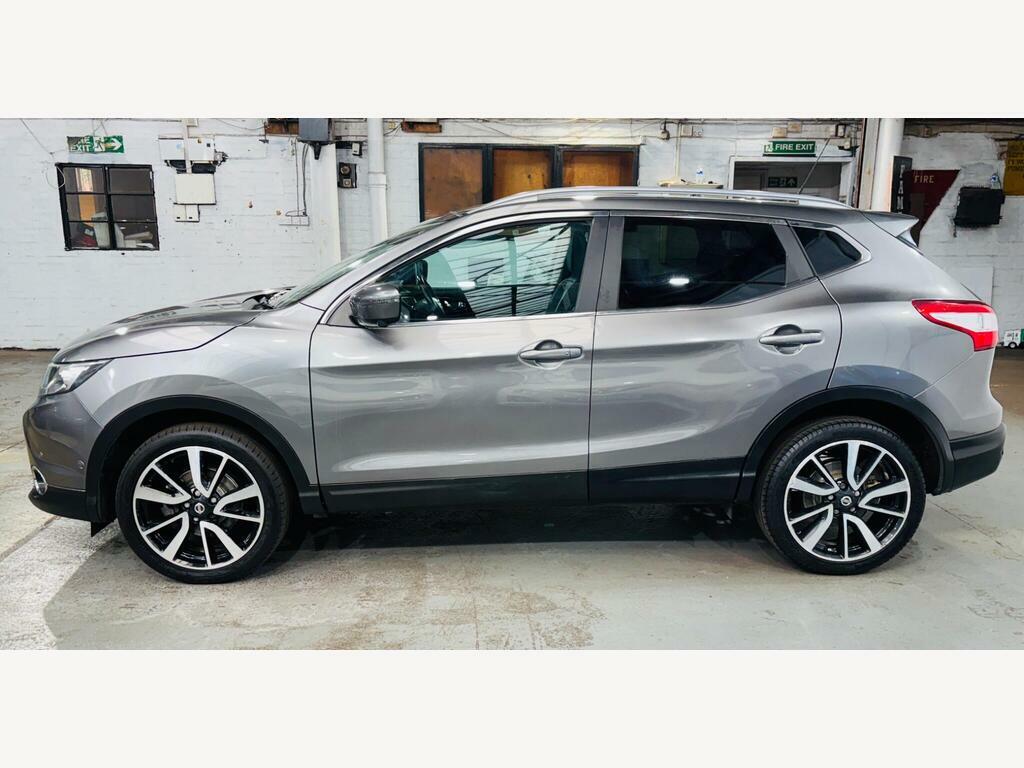 Nissan Qashqai Tekna White #8