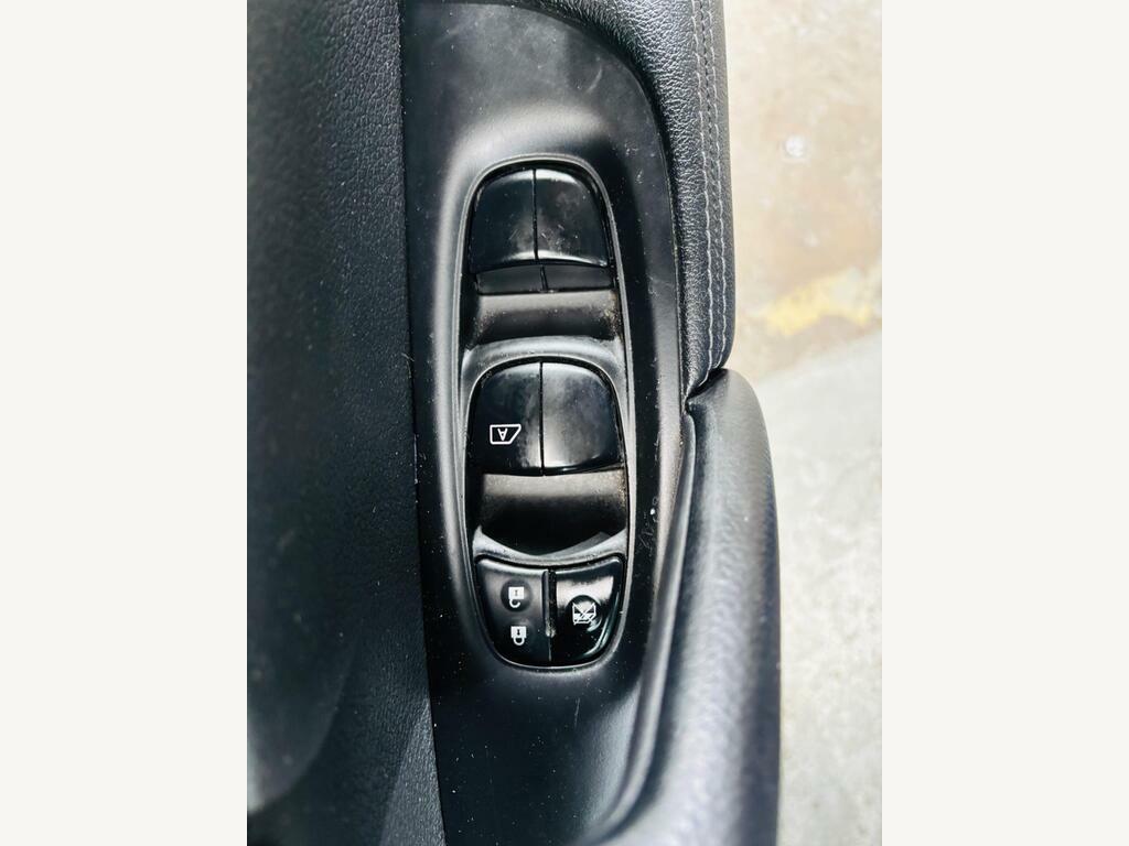Nissan Qashqai Tekna White #16