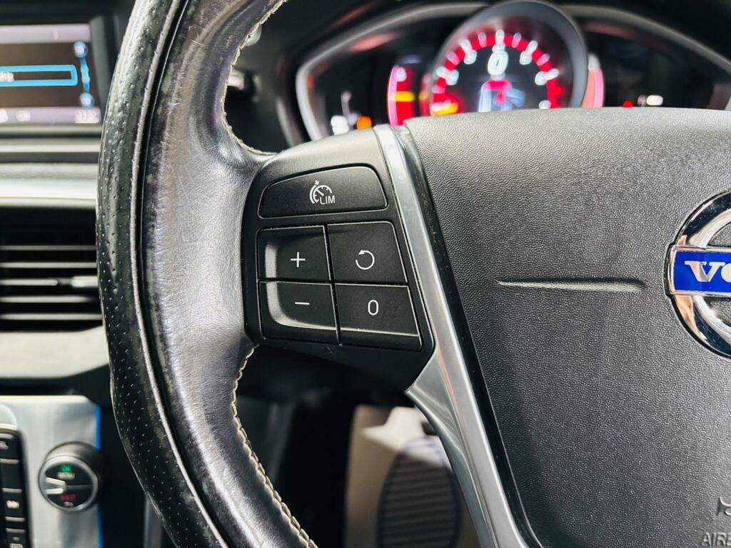 Volvo V40 2.0 D4 R-design Nav Geartronic Euro 6 Ss White #18