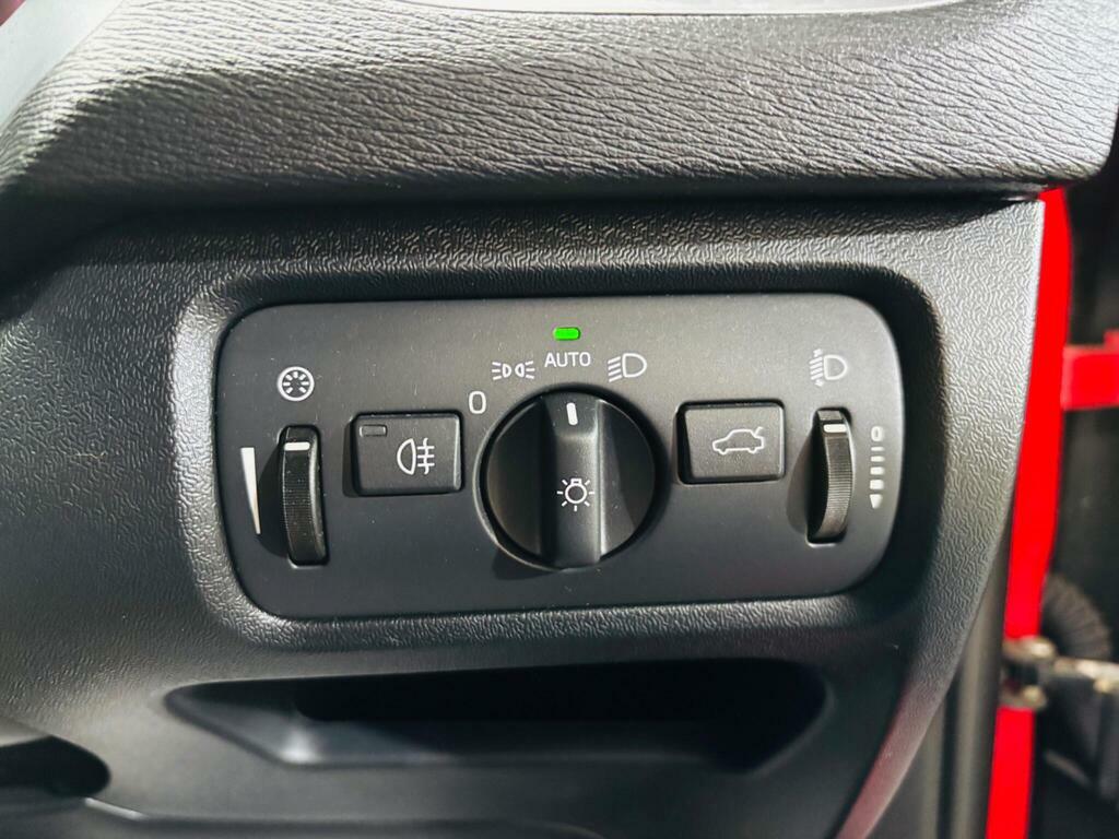 Volvo V40 2.0 D4 R-design Nav Geartronic Euro 6 Ss White #16