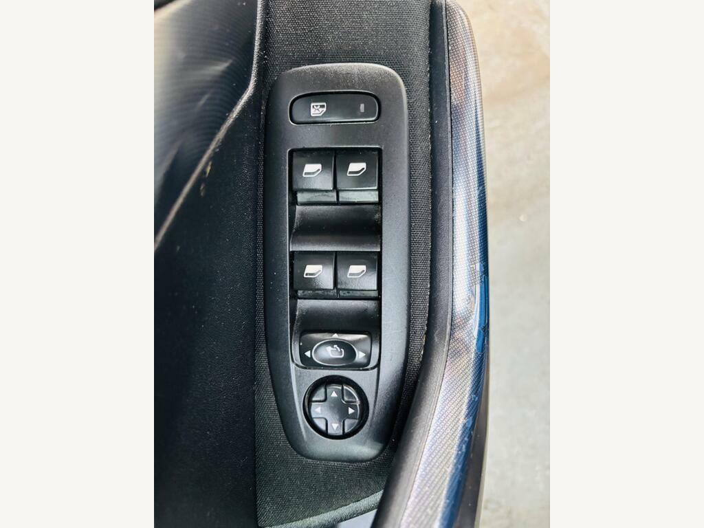Peugeot 2008 2017 1.2 Puretech Allure Suv Eur Black #14