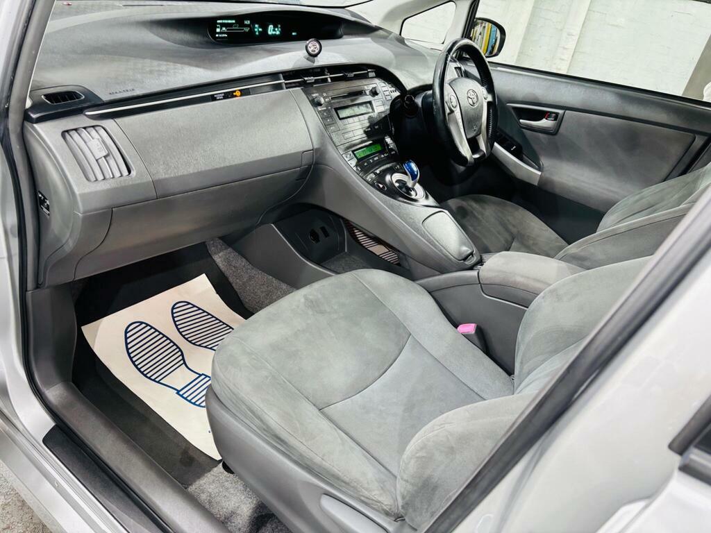 Toyota Prius T Spirit Vvt-i 5-Door White #12