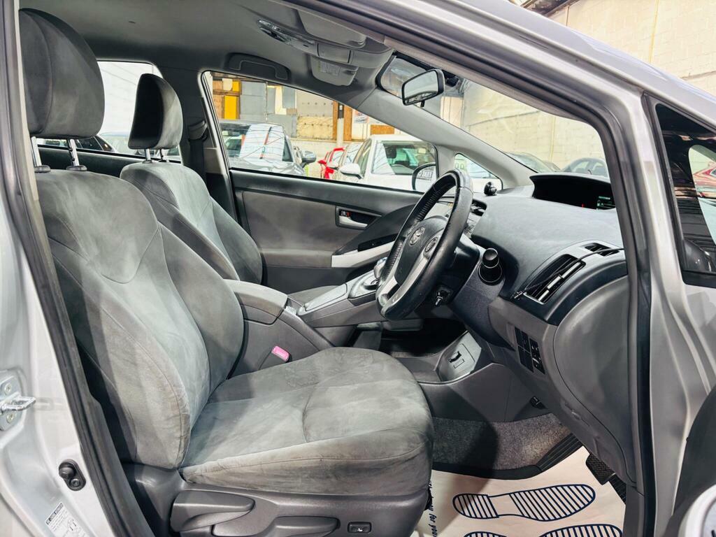 Toyota Prius T Spirit Vvt-i 5-Door White #11