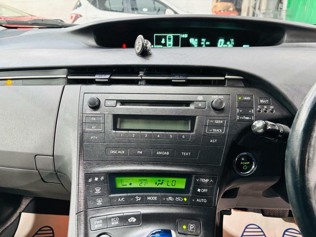 Toyota Prius T Spirit Vvt-i 5-Door White #17