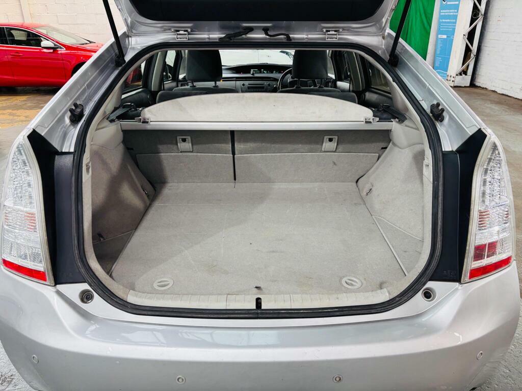 Toyota Prius T Spirit Vvt-i 5-Door White #20