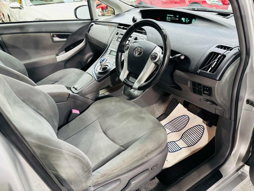 Toyota Prius T Spirit Vvt-i 5-Door White #9