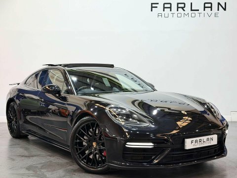 Porsche Panamera 4.0T V8 Turbo Black