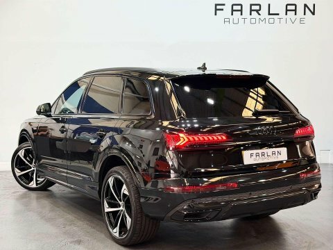 Audi Q7 3.0 Tfsie V6 Black #5