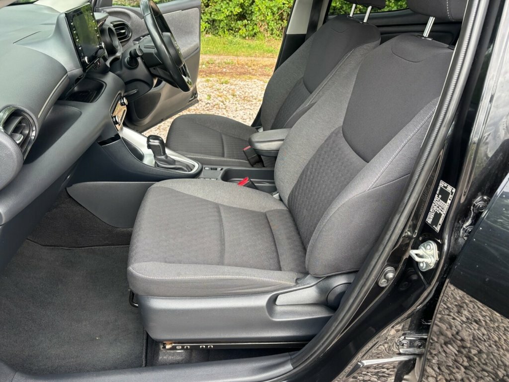 Toyota Yaris 1.5 Hybrid Icon Cvt Grey #29