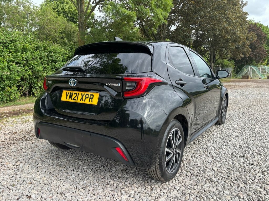 Toyota Yaris 1.5L Design Black #4