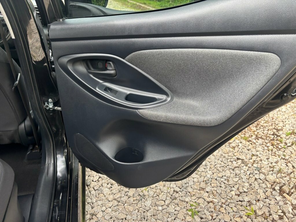 Toyota Yaris 1.5 Hybrid Icon Cvt Grey #20