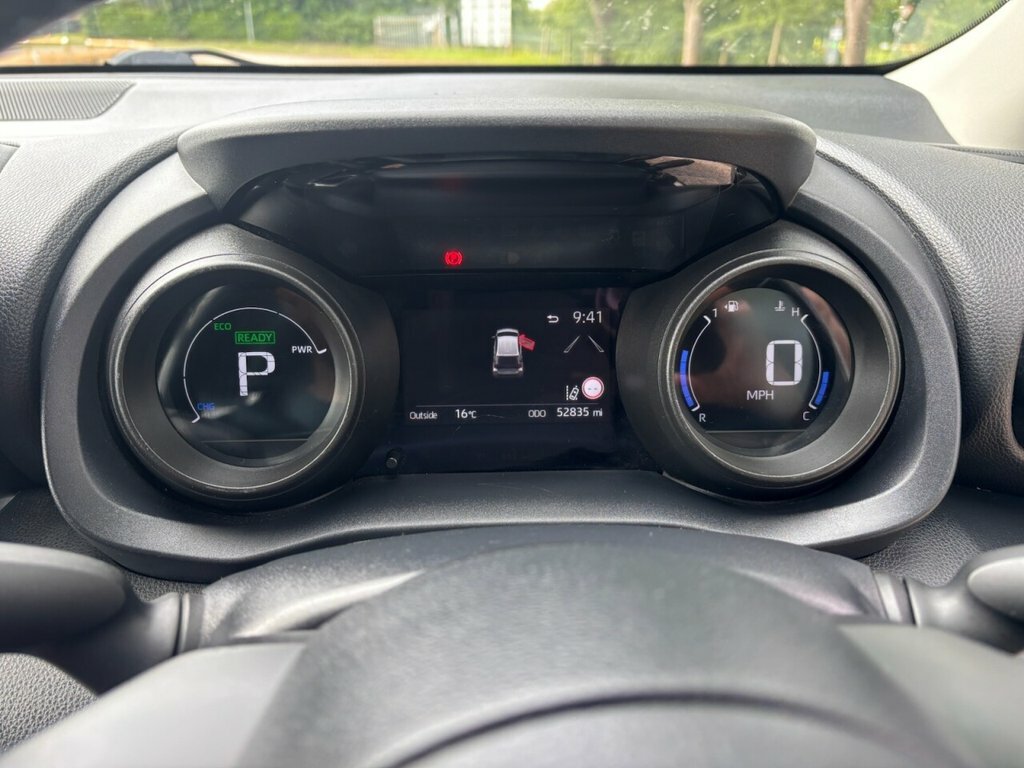 Toyota Yaris 1.5 Hybrid Icon Cvt Grey #32