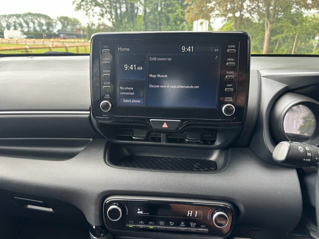 Toyota Yaris 1.5 Hybrid Icon Cvt Grey #31
