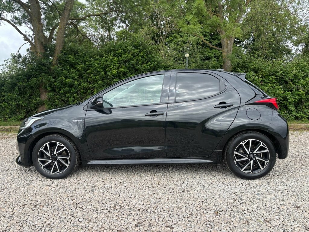 Toyota Yaris 1.5L Design Black #6