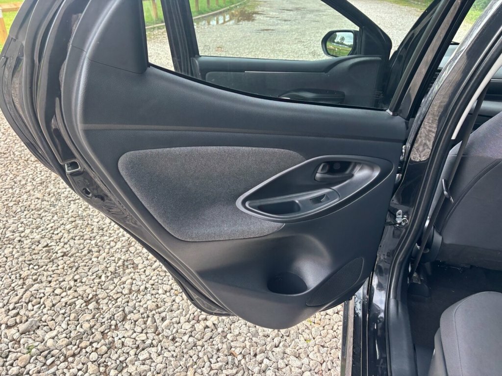 Toyota Yaris 1.5 Hybrid Icon Cvt Grey #22