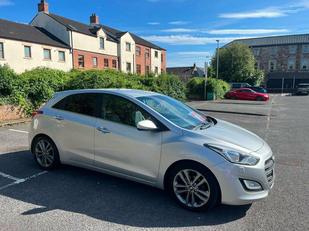 Hyundai I30 1.6 Crdi Blue Drive Premium Euro 6 S S Silver