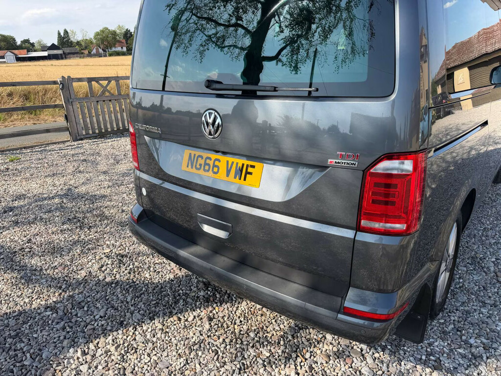 Volkswagen California Blue #7