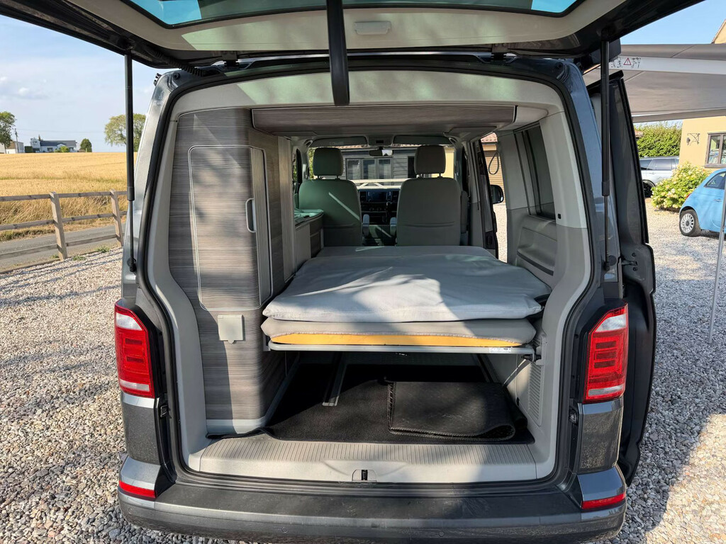 Volkswagen California Blue #15