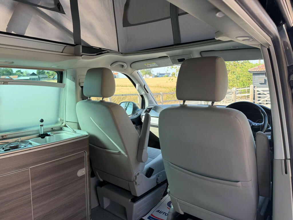 Volkswagen California Blue #10