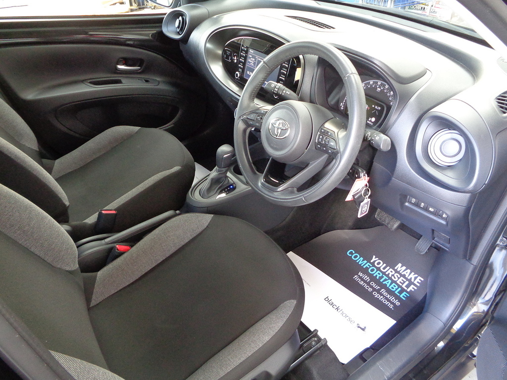 Toyota Aygo X Vvt-i Pure Black #6