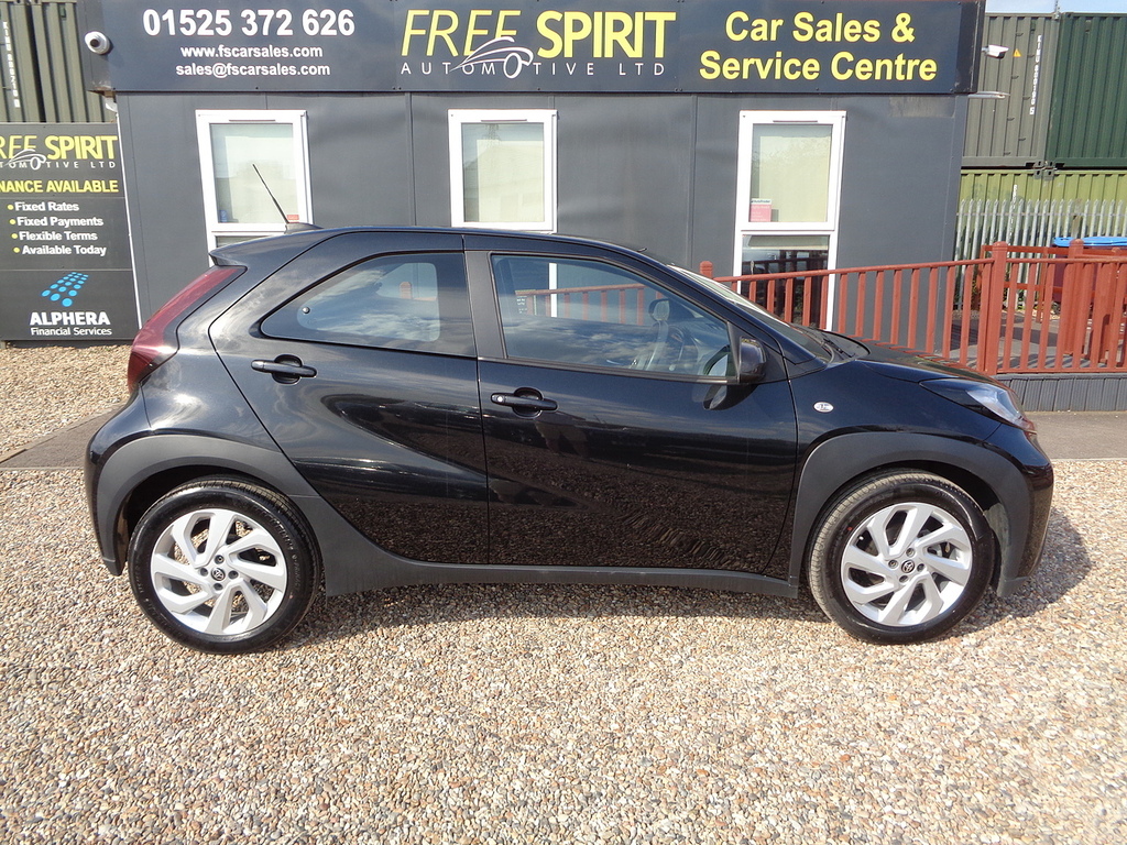 Toyota Aygo X Vvt-i Pure Black #4