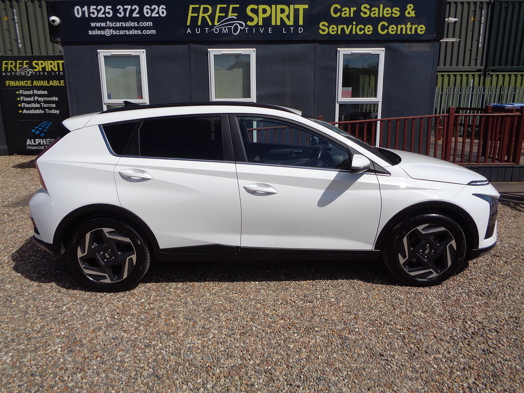 Hyundai Bayon T-gdi Premium White #5