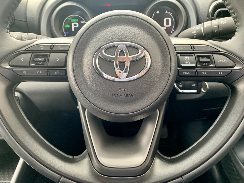 Toyota Yaris Cross Excel White #15
