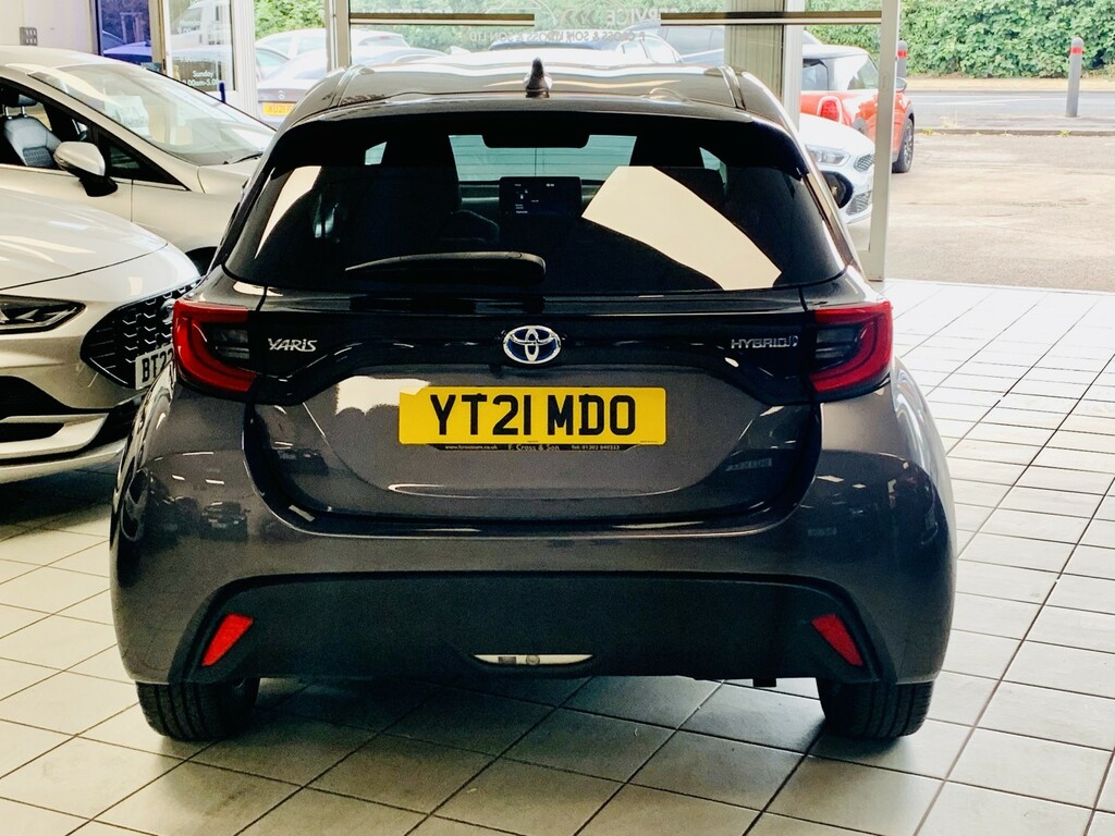 Toyota Yaris Cross Excel White #8