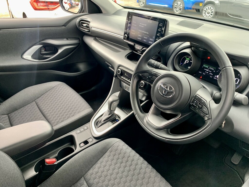 Toyota Yaris Cross Excel White #11