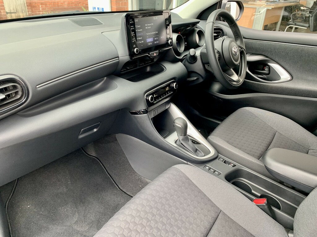 Toyota Yaris Cross 1.5 Vvt-h Design Grey #2