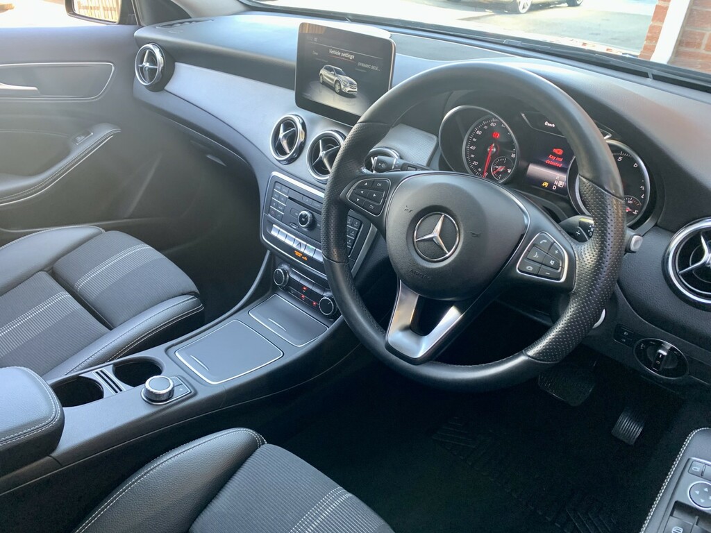 Mercedes-Benz GLA Class 180 Amg Line Edition Suv 7G-dct Euro 6 Red #12