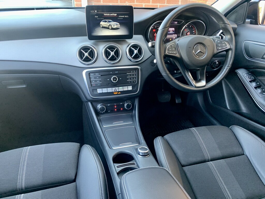 Mercedes-Benz GLA Class 180 Amg Line Edition Suv 7G-dct Euro 6 Red #13