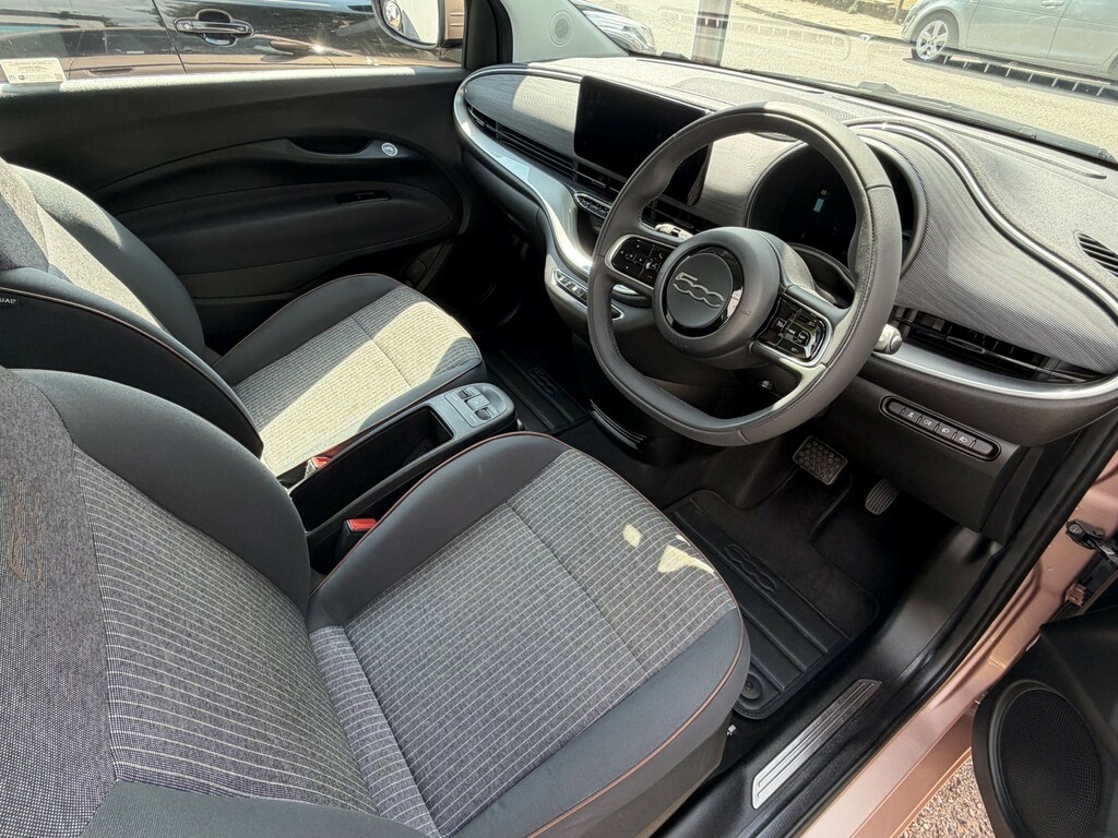 Fiat 500E Hatchback 42Kwh 118Hp Icon 202222 LK22GSY Gold #2