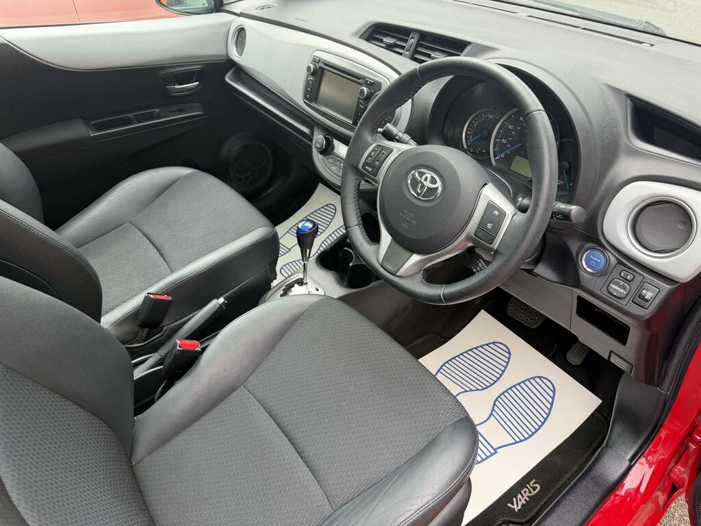 Toyota Yaris Hatchback 1.5 Vvt-h Trend 201414 DX14JSY Red #3