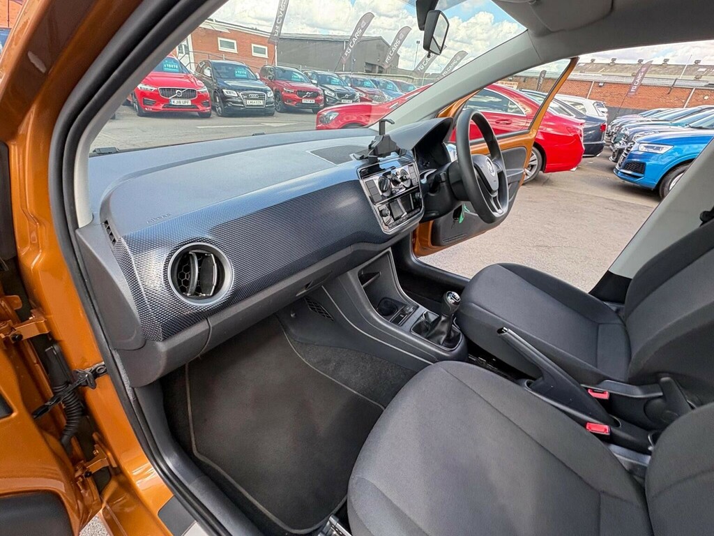 Volkswagen Up Hatchback 1.0 Move Up Euro 6 201717 Gold #4