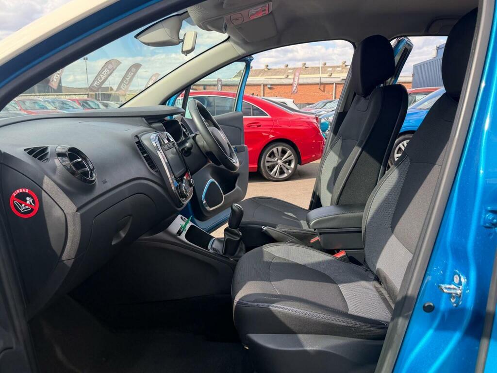 Renault Captur 1.2L Signature Nav Tce 117 Bhp White #16